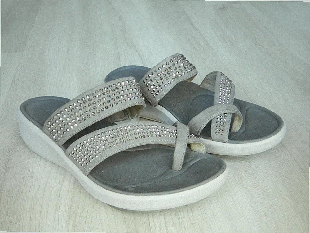 Clarks Wave Bright Damen Slider Sandalen grau Nieten Gr. 7,5D / 41