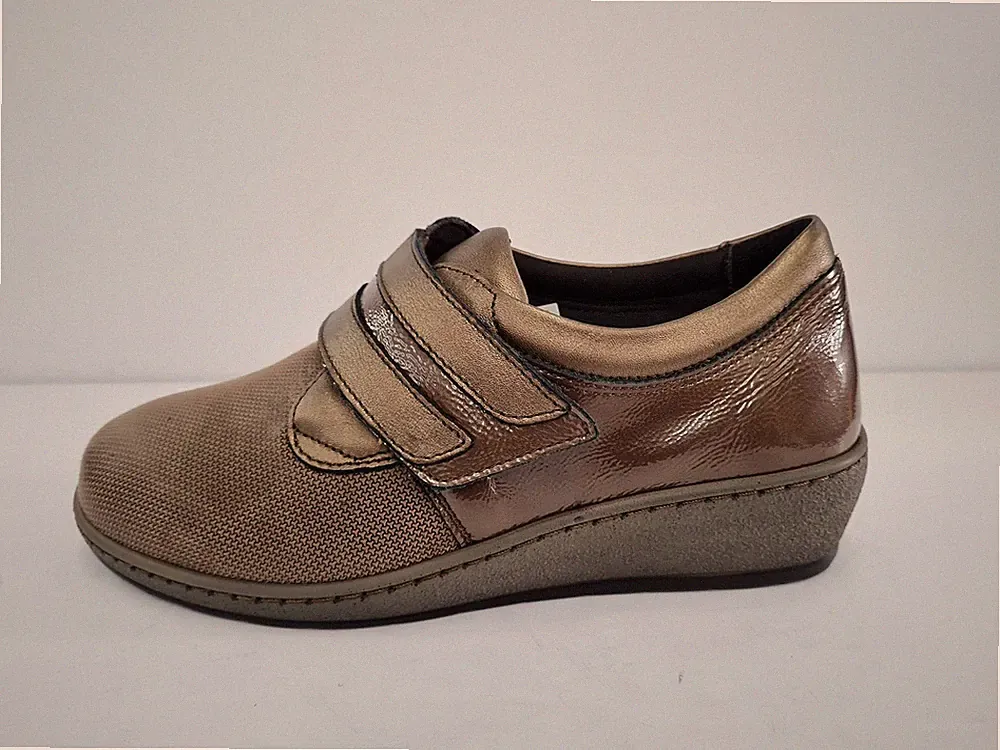 CliaWalk Damen Komfortschuhe mit Klett und Keilabsatz, 4 cm, Taupe