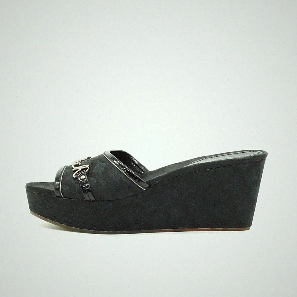 Coach Damen Sandalen EU 39.5 Carissa Schwarz Textil Monogramm Keilabsatz