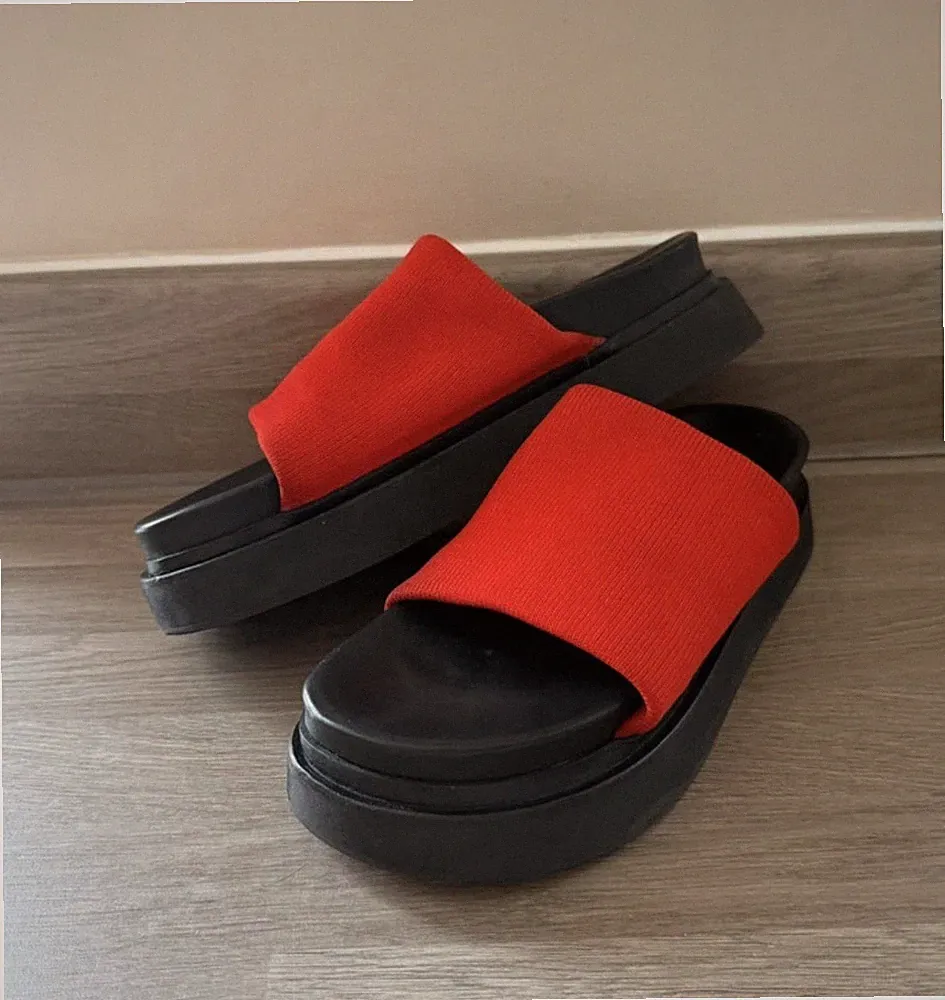 COS Strick Plateau Sandalen rot Pantoletten Gr. 38 UK 5