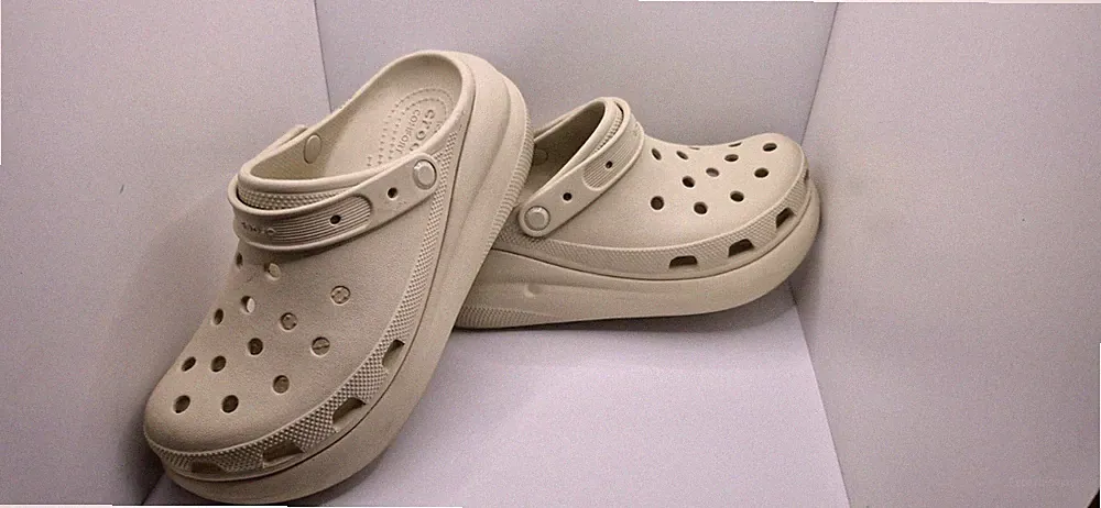 Crocs Classic Crush Bone Clog Plateau Sandalen Pantoletten Gr. M8 W10 (UK-Größe 7/8)