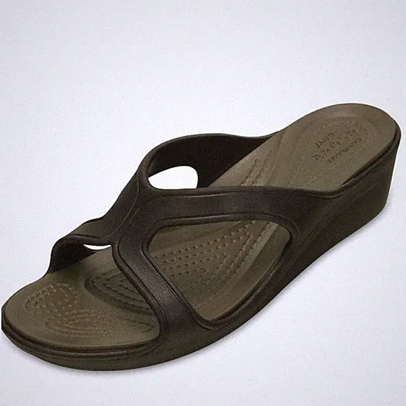 Crocs Damen SANRAH braun zum reinschlüpfen Sandalen Keilabsatz Sandalen