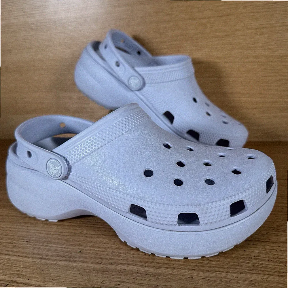 Crocs Damenschuhe Größe 5 UK (7 US) klassischer Plateau-Clog kultiger Komfort