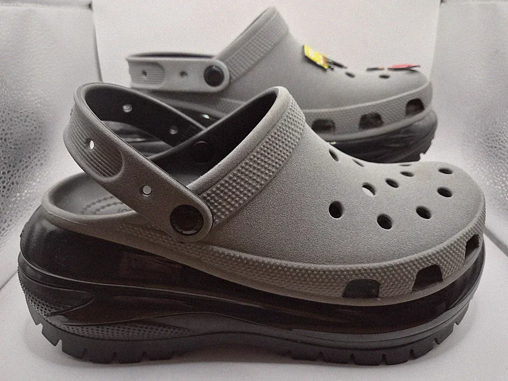 Crocs Mega Crush Clog Grau Schwarz Plateau M8 W10 UK 7 SpongeBob Jibbitz Charms