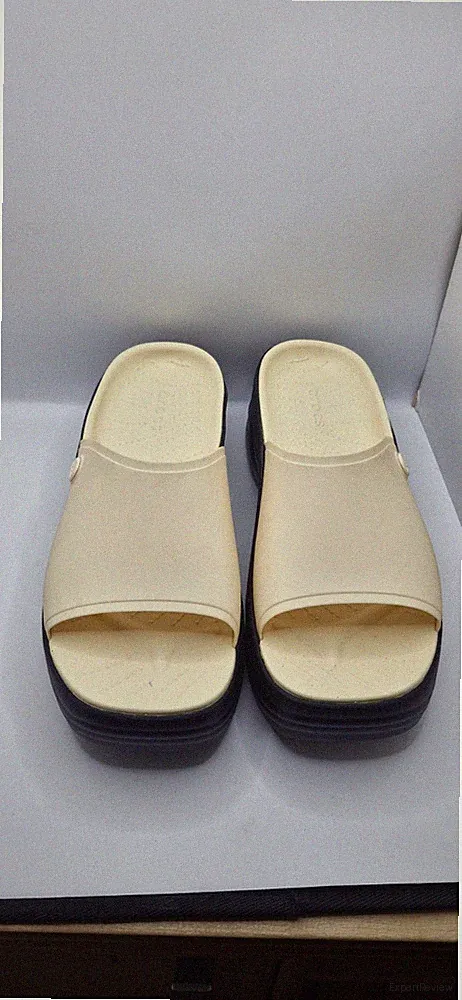 Crocs Skyline Plateau-Sliders ~ vanille/schwarz ~ Gr. UK 7/8 (US 9) Sandalen