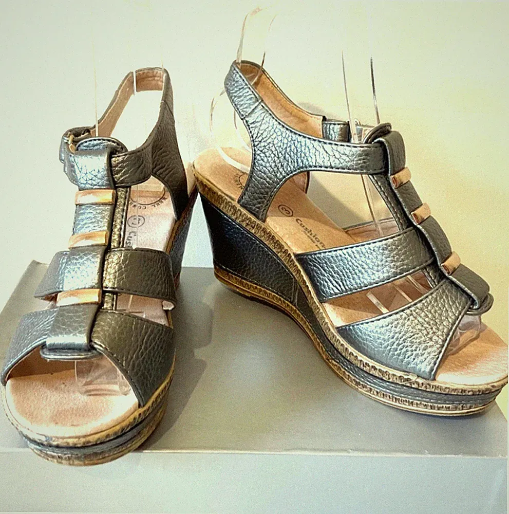 CUSHION WALK PEWTER PLATEAUSANDALEN MIT KEILABSATZ GRÖSSE 3/36