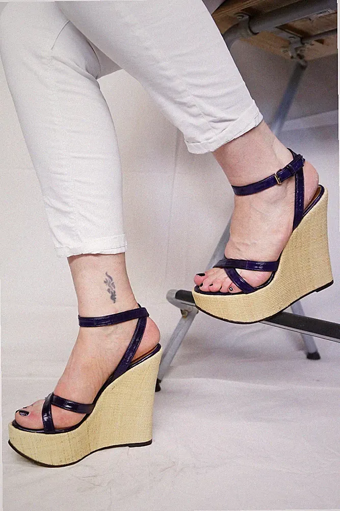 D&G Dolce e Gabbana Plateau Keilabsatz Sandalen Lila 37 Absatz 14
