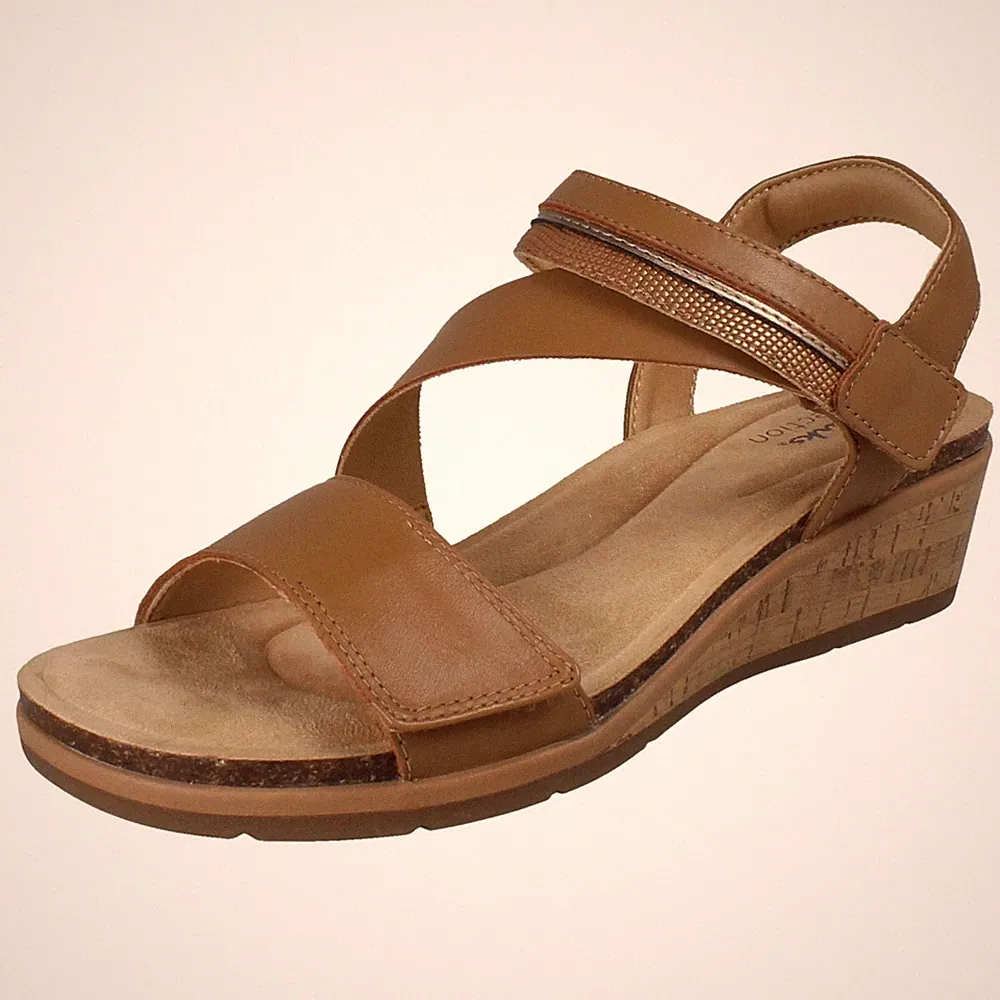 Damen Clarks Leder verstellbare Klettverschluss Keilabsatz Sandalen "Kacha Wave"
