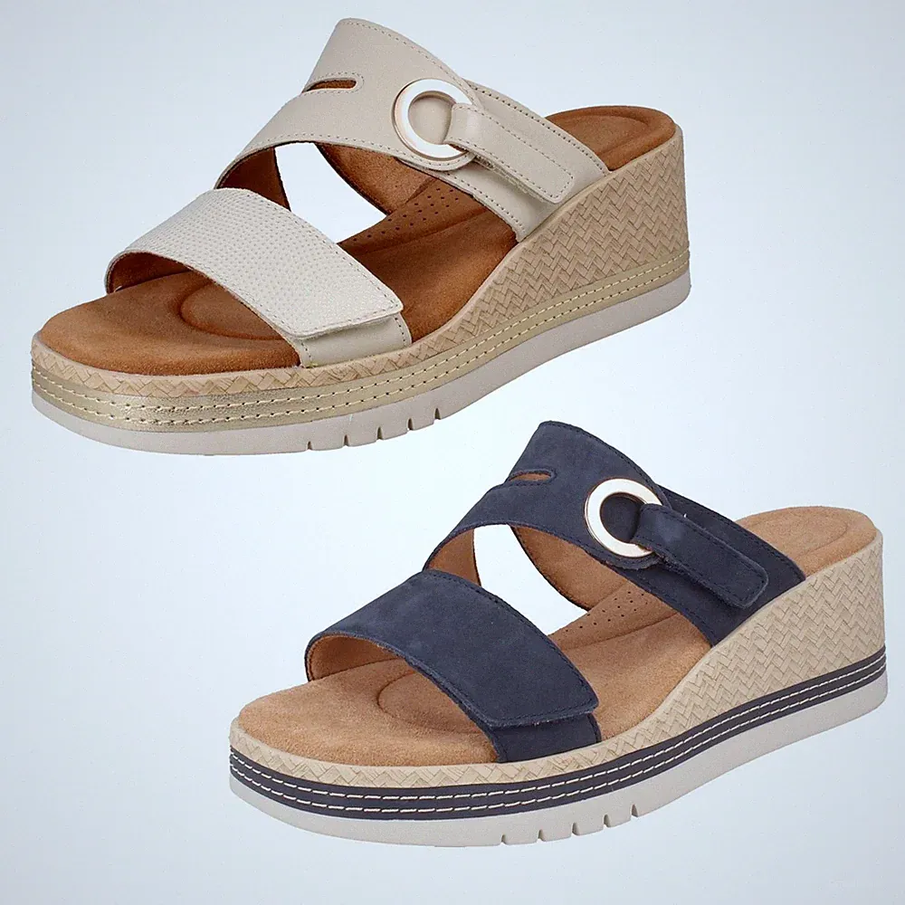 Damen Clarks Nubukleder Keilabsatz Sandalen Verstellbare Riemen Kidiki Cove
