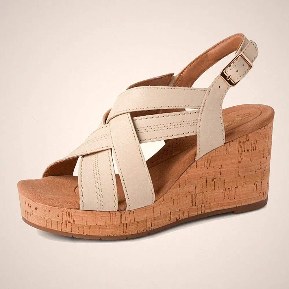 Damen Clarks "Sabina Sling" Freizeit Leder Keilabsatz Sandalen - E Passform