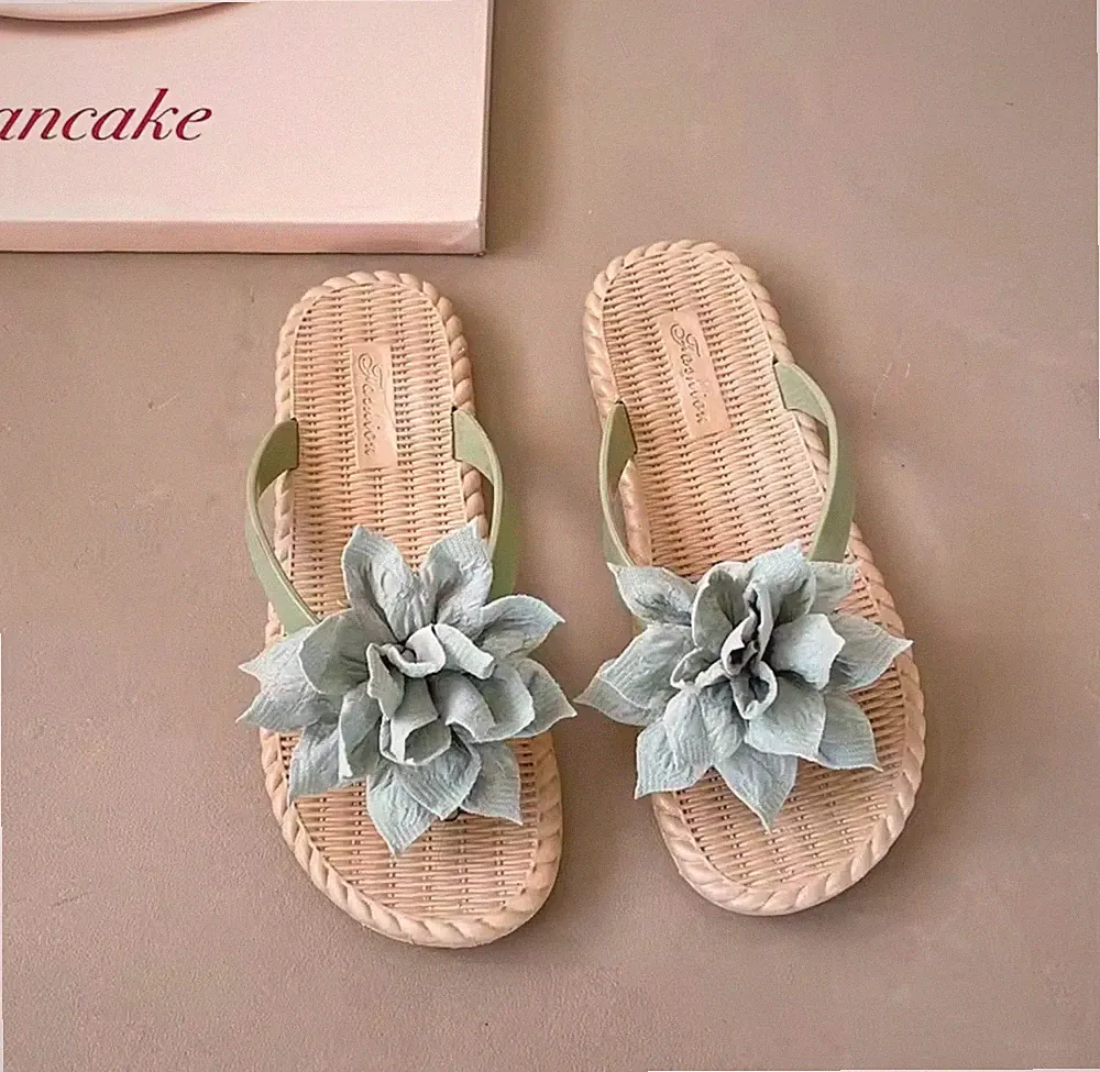 Damen Flip Flops mit Blume Sommer Sandalen Zehentrenner Bast-Optik Pantoletten