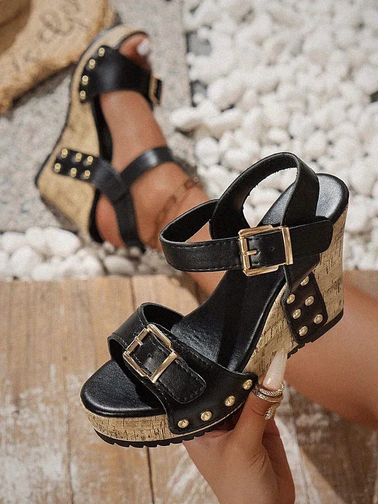 Damen Keilabsatz Plateau Sandalen Nieten Riemen Peeptoe Römer Freizeit Sommer Schuhe