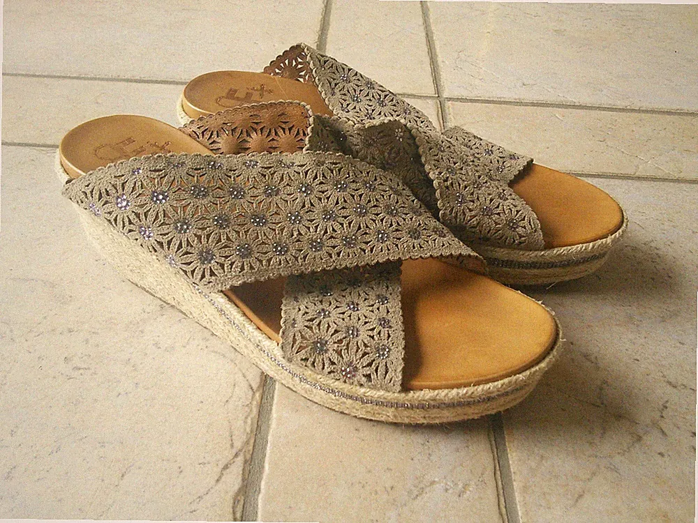 Damen Keilabsatz Sandaletten Sommerschuhe Sandalen mit Steinchen beige Gr. 38