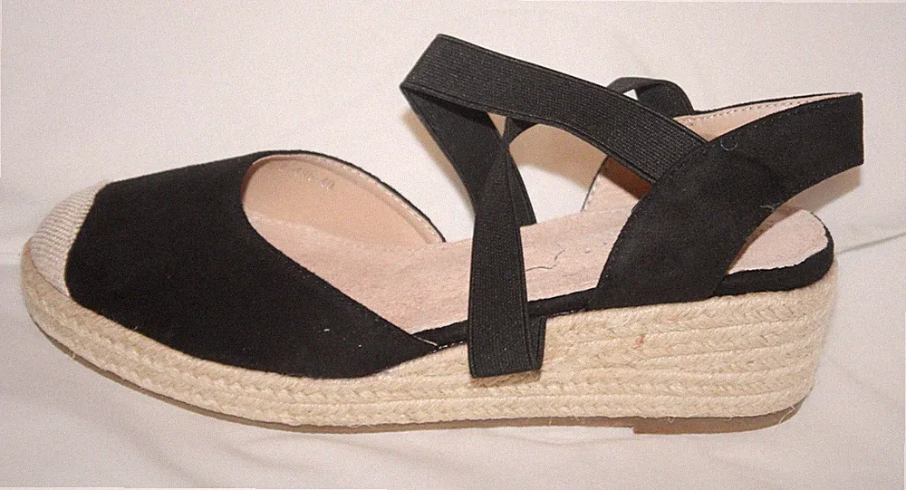 Weite Plateausandalette