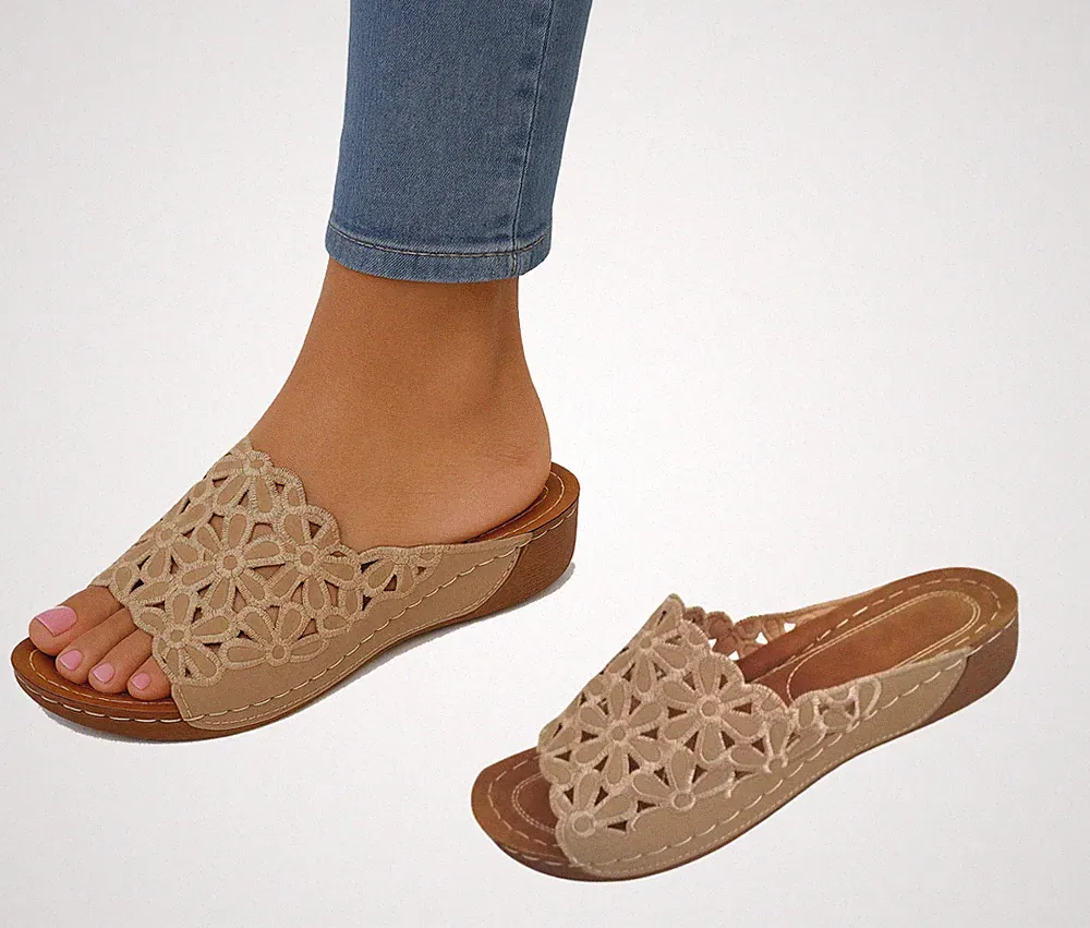 Damen leichte Pantoletten Sandalen Freizeit Gr. 43 in beige