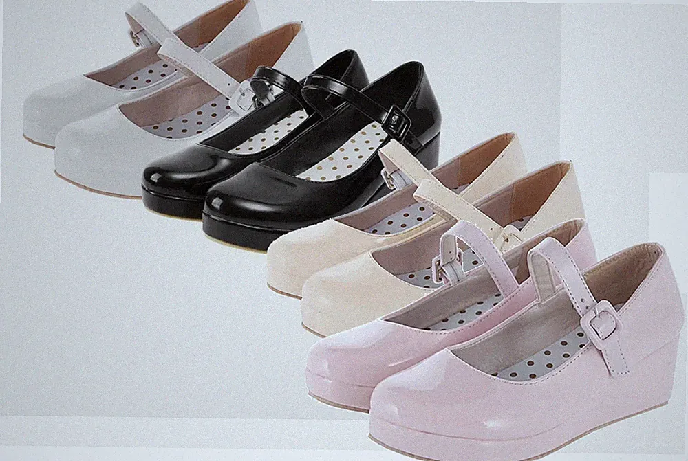 Damen Mary Jane Keilabsatz Pumps mit Riemchen und Plateau Rockabilly Lack Schuhe