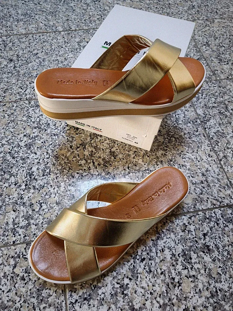 Damen Pantoletten Gr. 40 "NEU" Gold/Weiß ITALY. NP: 69; Euro.