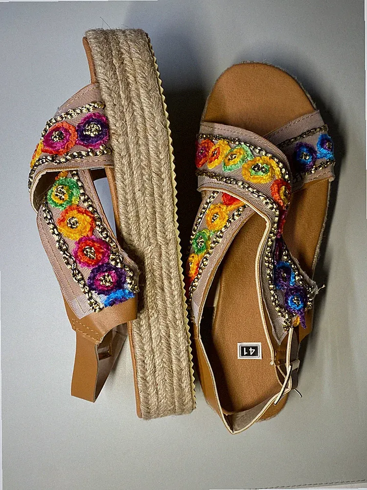 Damen Plateau Sandalen / Espadrilles – Apricot mit Bunter Blumen-Stickerei – Gr.