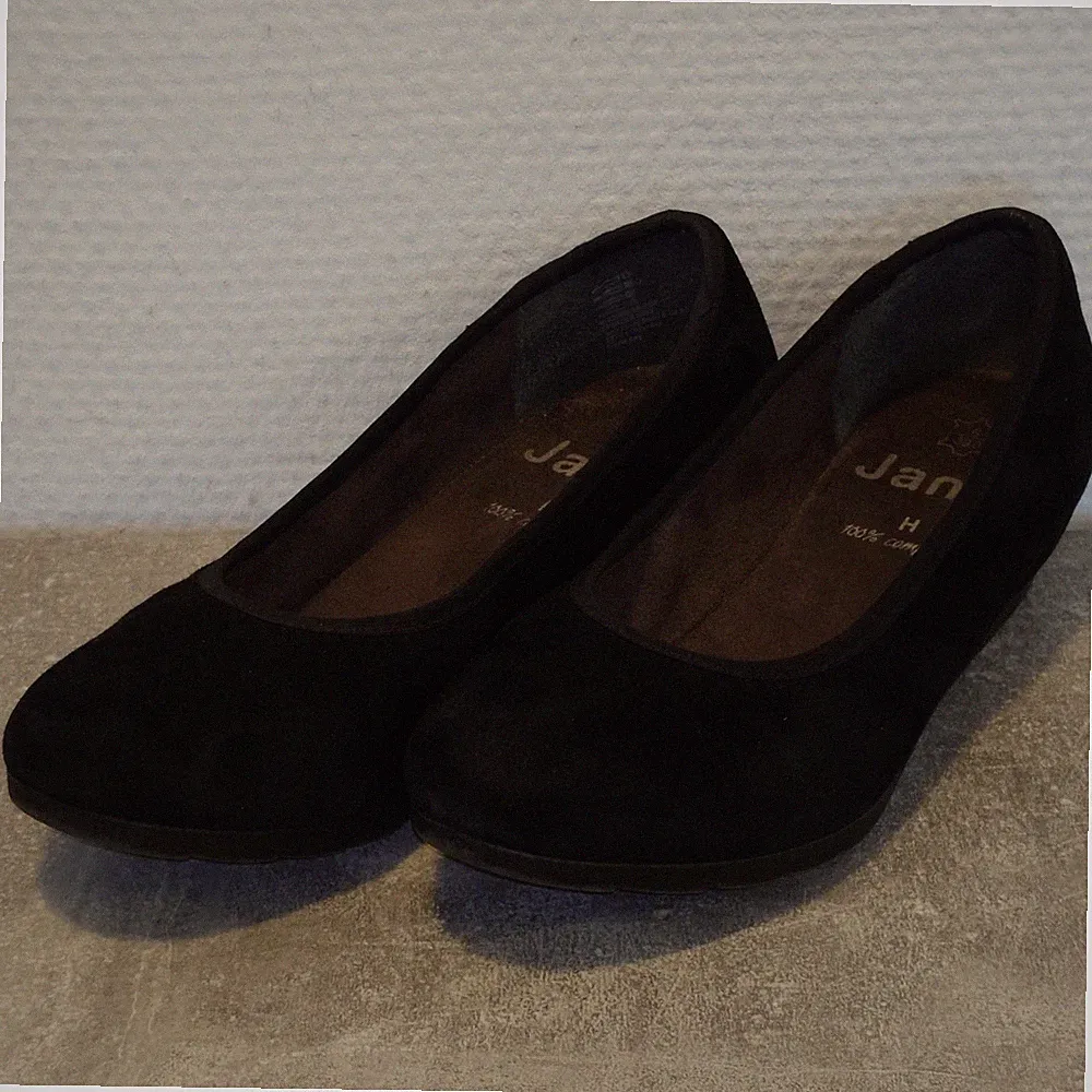 Damen Pumps aus schwarzem Wildleder mit Keilabsatz von Jana in Größe 39, Weite H