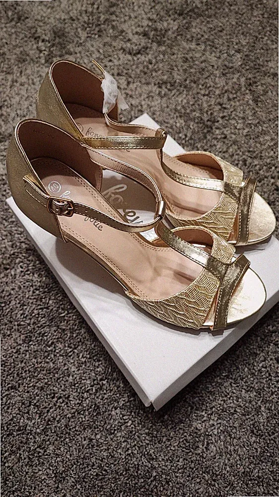 Damen Rimhe Sandaletten Gold