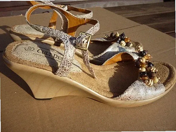 Damen Sandale, Keilabsatz (8 cm), beige-gold mit Besatz, Cult Design, Gr. 39