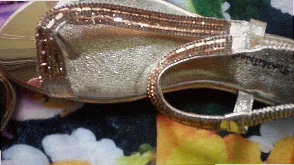 Damen Sandalen in Gold 39 neu