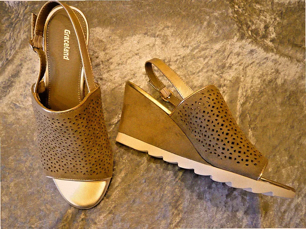 Damen- Sandalen, Keilabsatz 8,5 cm, Gr, 39, grau/gold, 1 x getragen, TOP !