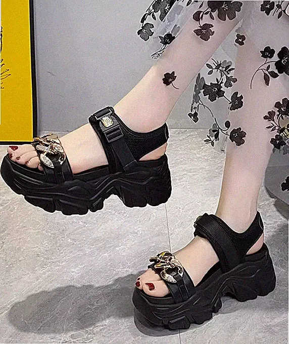 Damen Sandalen Keilabsatz 8 cm Plattform Schwarz Gold Synthetikleder 12552
