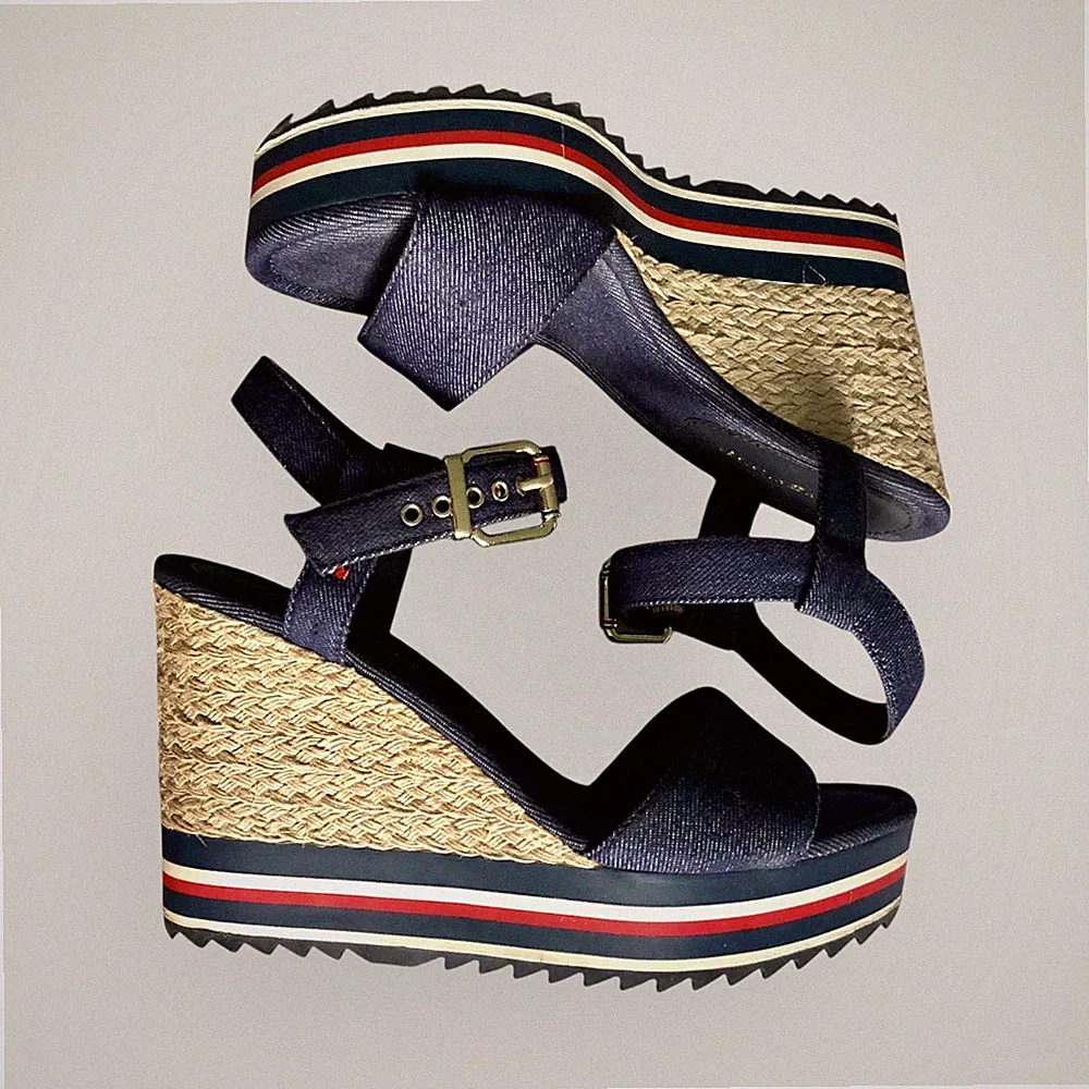 Tommy Hilfiger Plattform