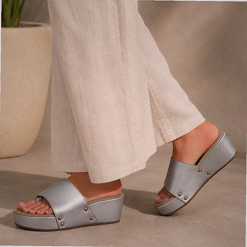 Damen-Sandalen Komfort Plateau Keilabsatz Slipper offene Zehenpartie Ring Nieten Sommerschuhe
