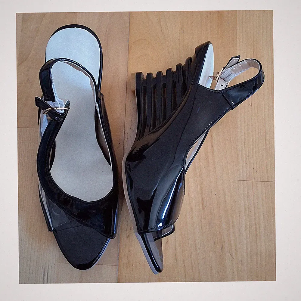 Damen-Sandalen Lackleder Keilabsatz Riemchen Schwarz Glanz Gr. 37