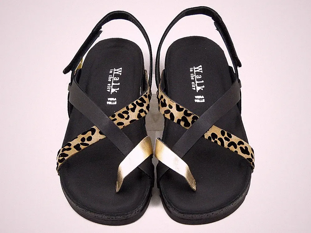 Damen Sandalen niedrige Zehentrenner Leder schwarz gold und Animalier weich und bequem