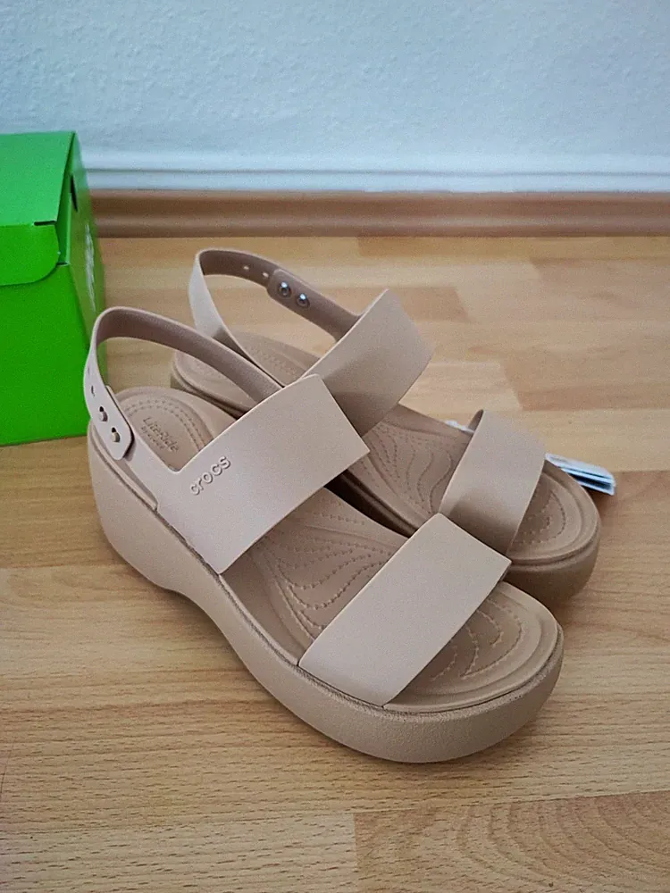 Damen Sandalen Pantoletten Crocs Brooklyn Sky Größe 37-38/ W7 - Farbe cashew