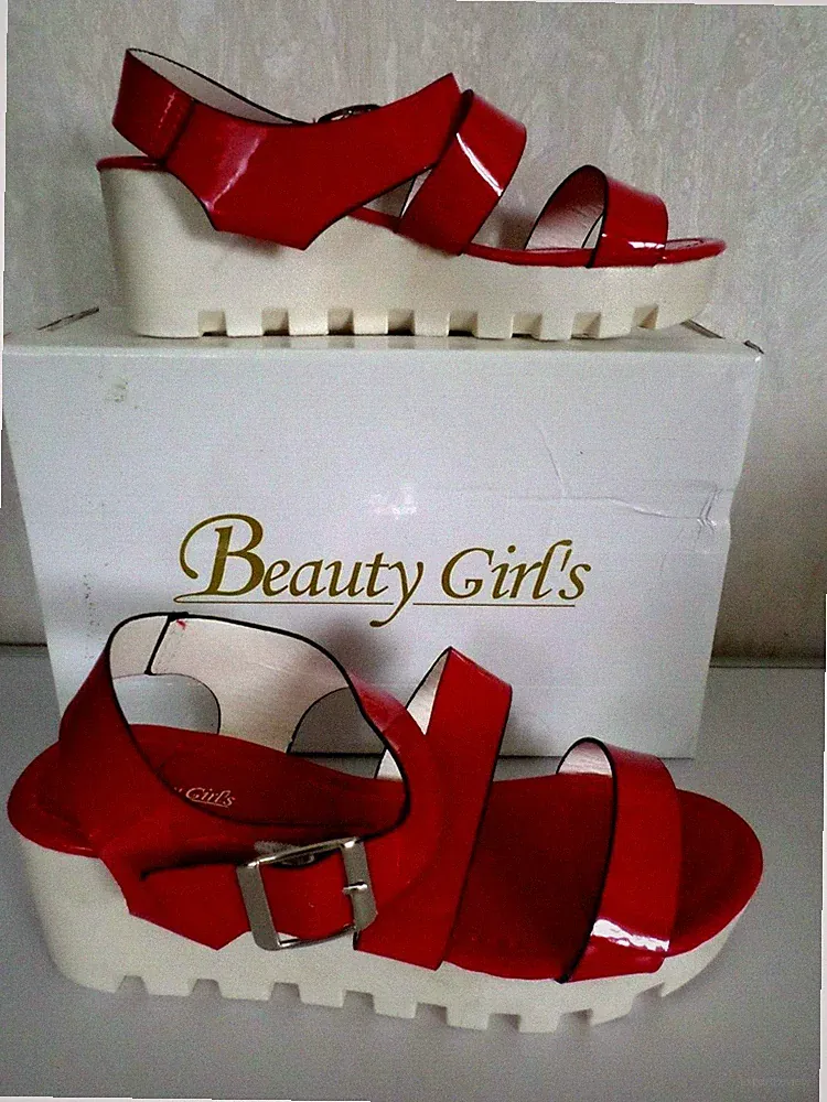 Damen Sandalen Plateausohle Keilabsatz Sommerschuhe Lack Rot Gr.38 NEU