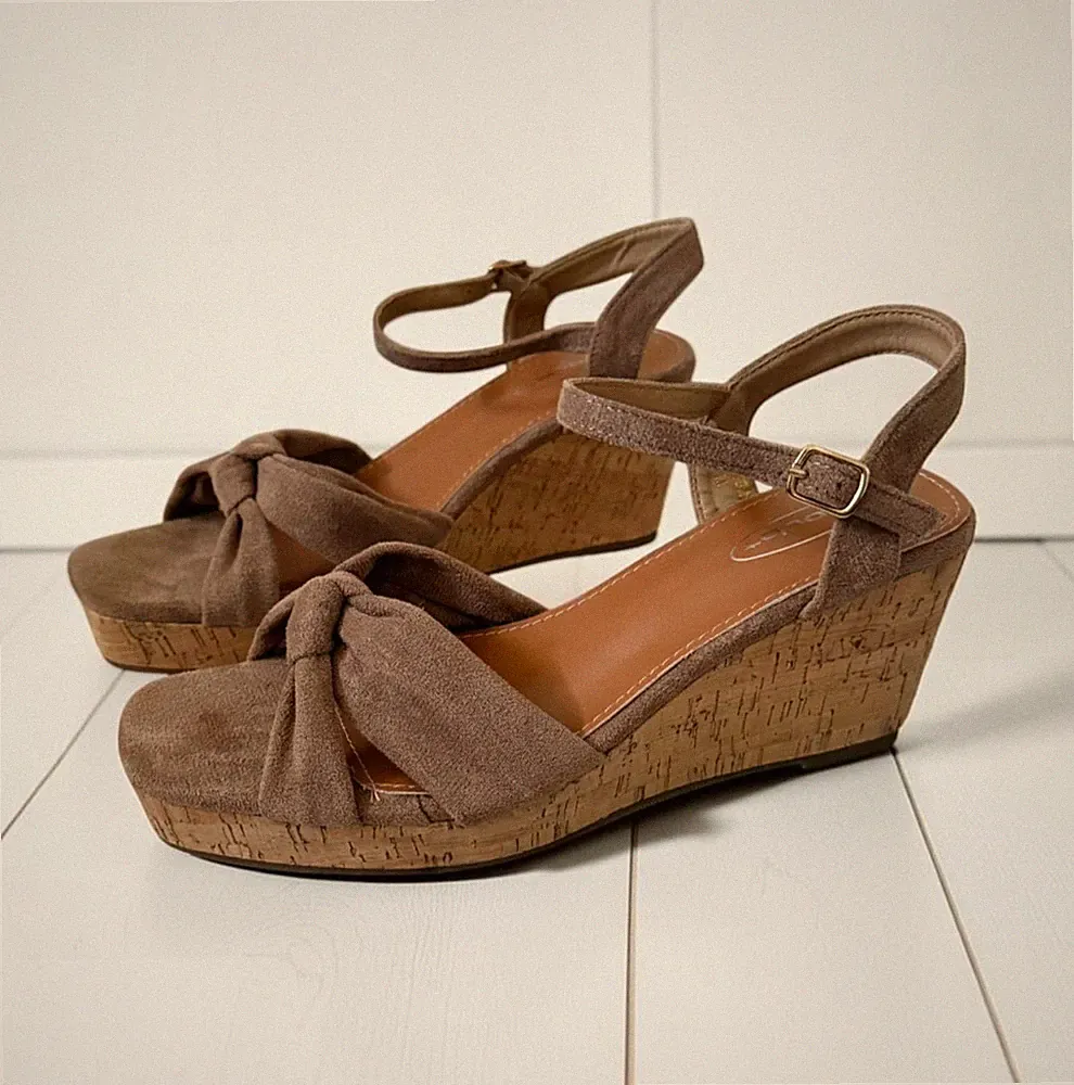 Damen-Sandalen schwarz camel Keilabsatz Knöchelriemen Knoten vorne Plateau Größen
