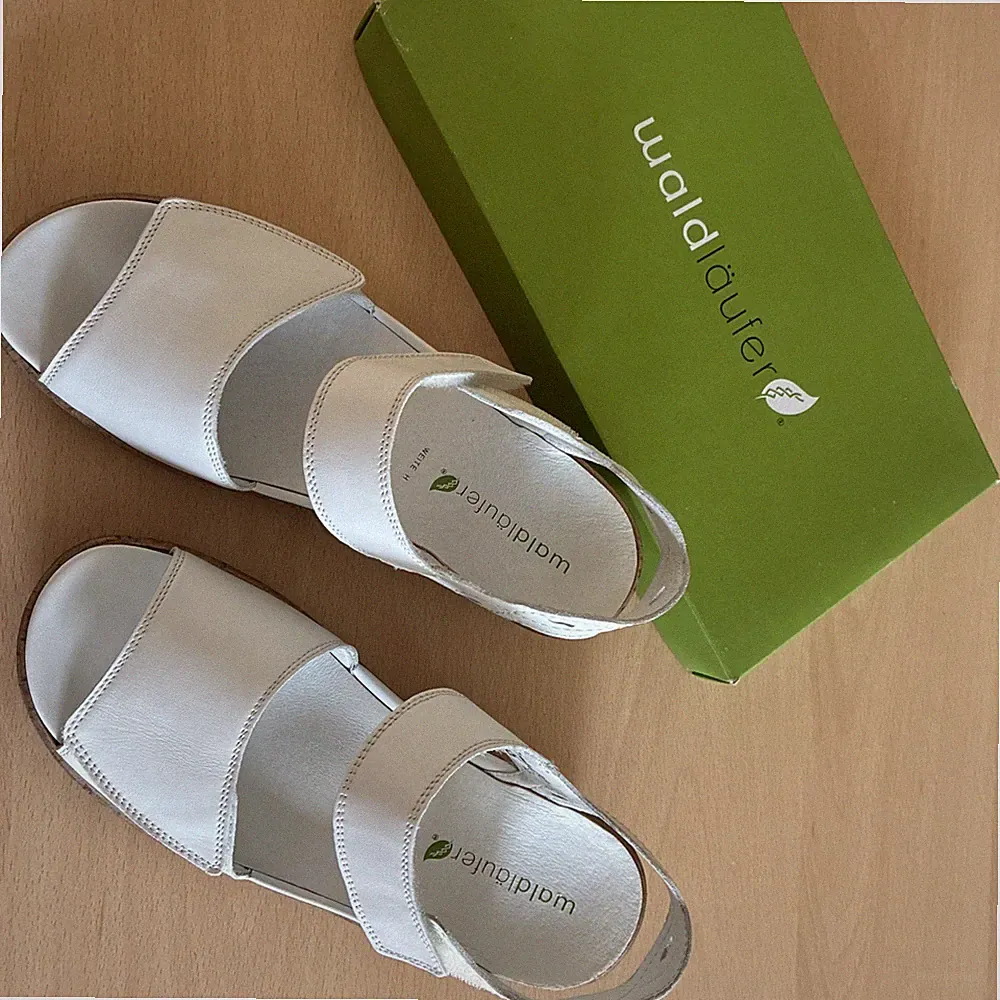 keilabsatz sandalen weiß