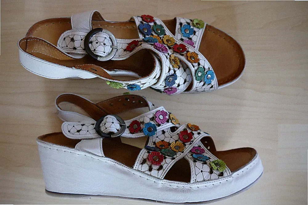 sandaletten damen mit keilabsatz weiß