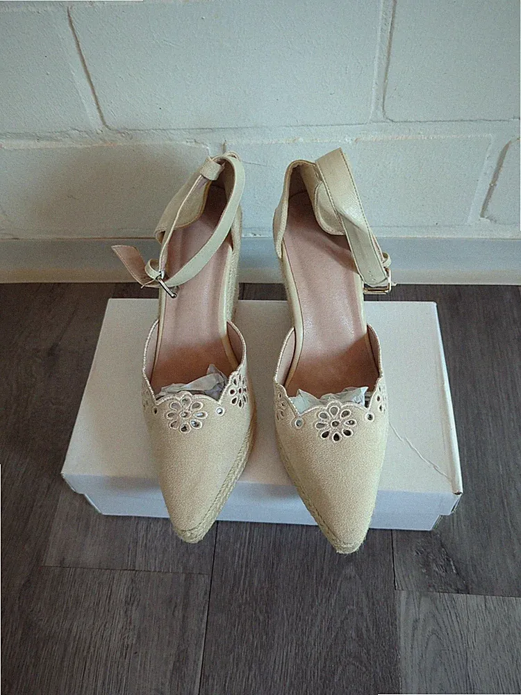 Damen Schuhe Sandalen Pumps Keilabsatz beige Gr. 39