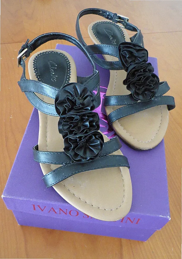Damen schwarze Clarks Keilabsatz Sandalen, Große 39/6