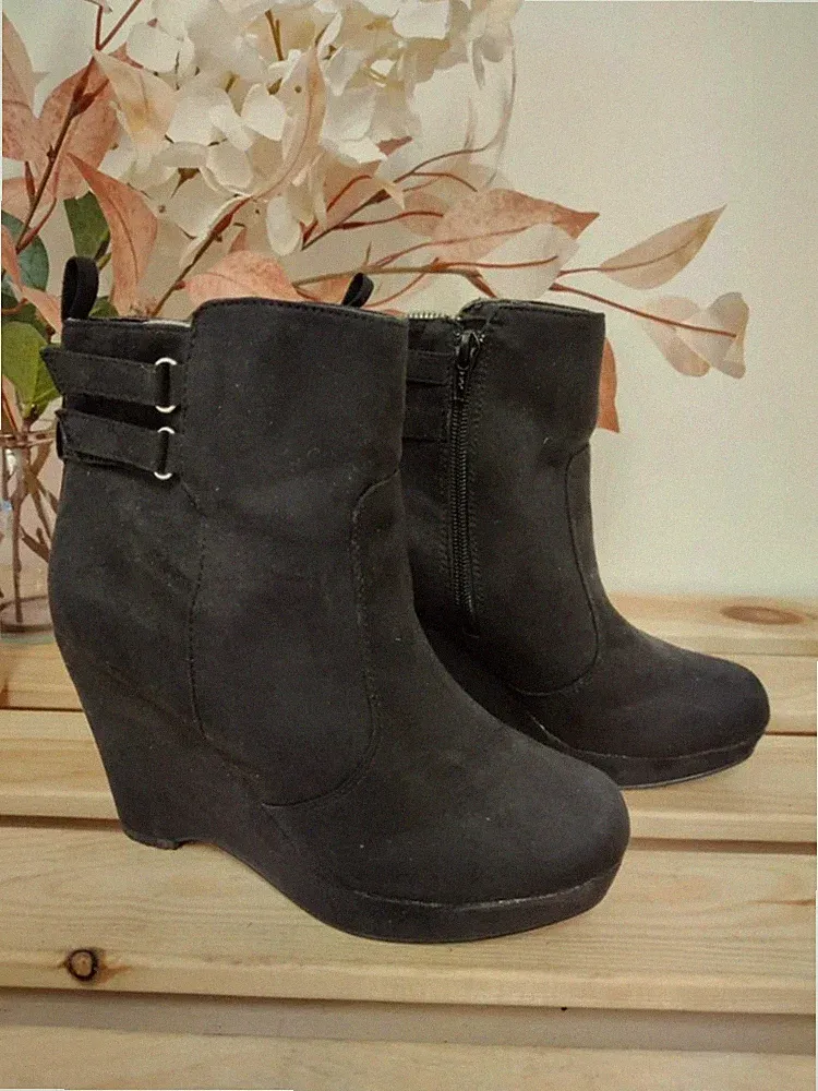 Damen Stiefeletten H&M Schwarz Wildlederimitat Hoher Keilabsatz UK 4 EU 37