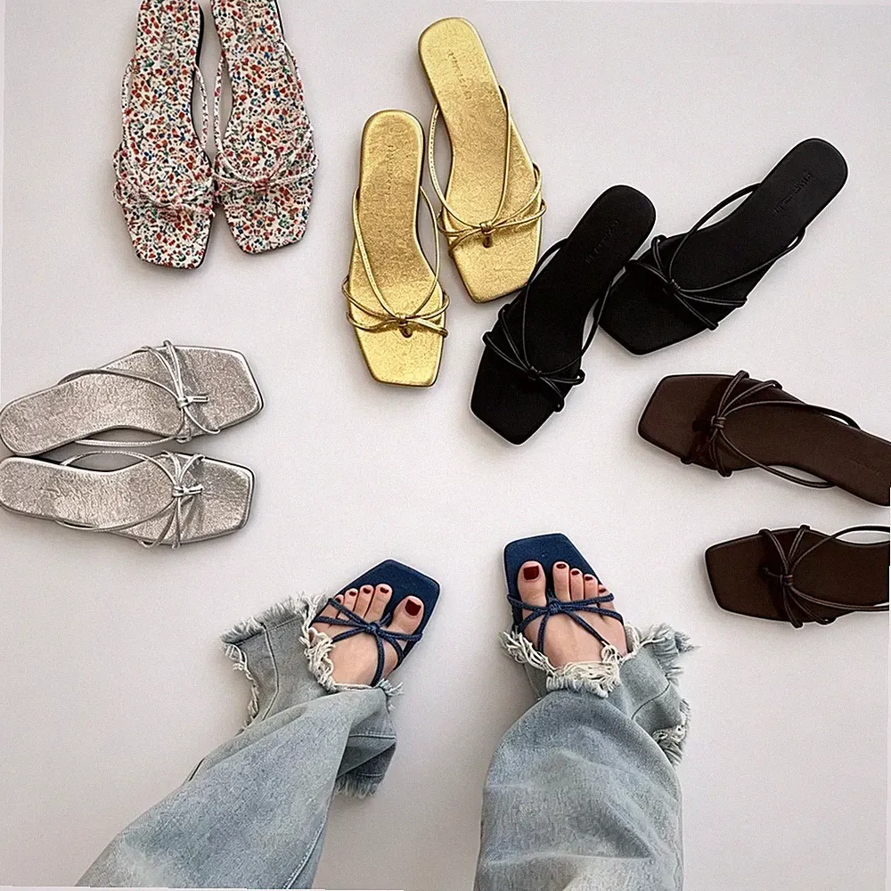 Damen Zehenriemen Pantoletten flach quadratische Zehenkappe Sommer Sandalen