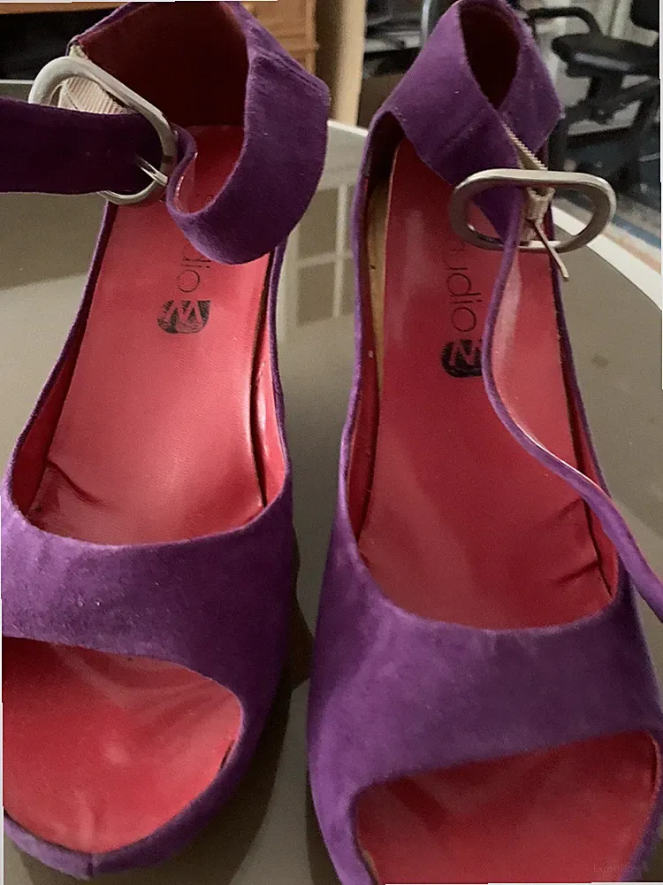 Damenschuhe gebr Gr 37 Sandaletten, lila Keilabsatz, kaum getragen Wildleder