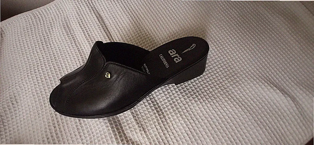 Damenschuhe Pantoletten ara 38,5 G schwarz NEU Luftpolster Leder Keilabs. 35 mm