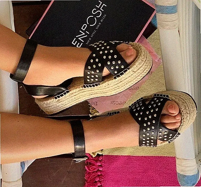 Damenschuhe Sandalen Espadrilles schwarz mit Nieten Keilabsatz