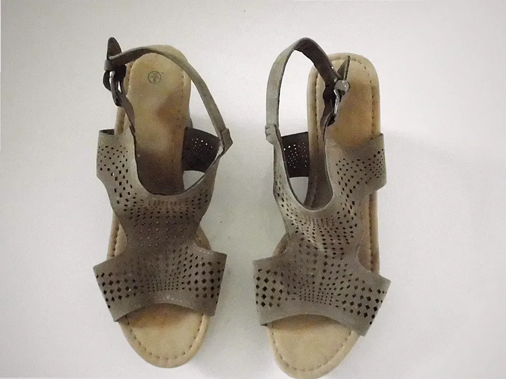 Damenschuhe Sandalen Größe 39 (6) hochhackig ca. 8,5 cm