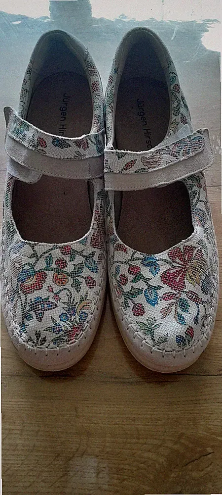 Damenslipper mit Fußbett Gr. 41 und Klettverschluss