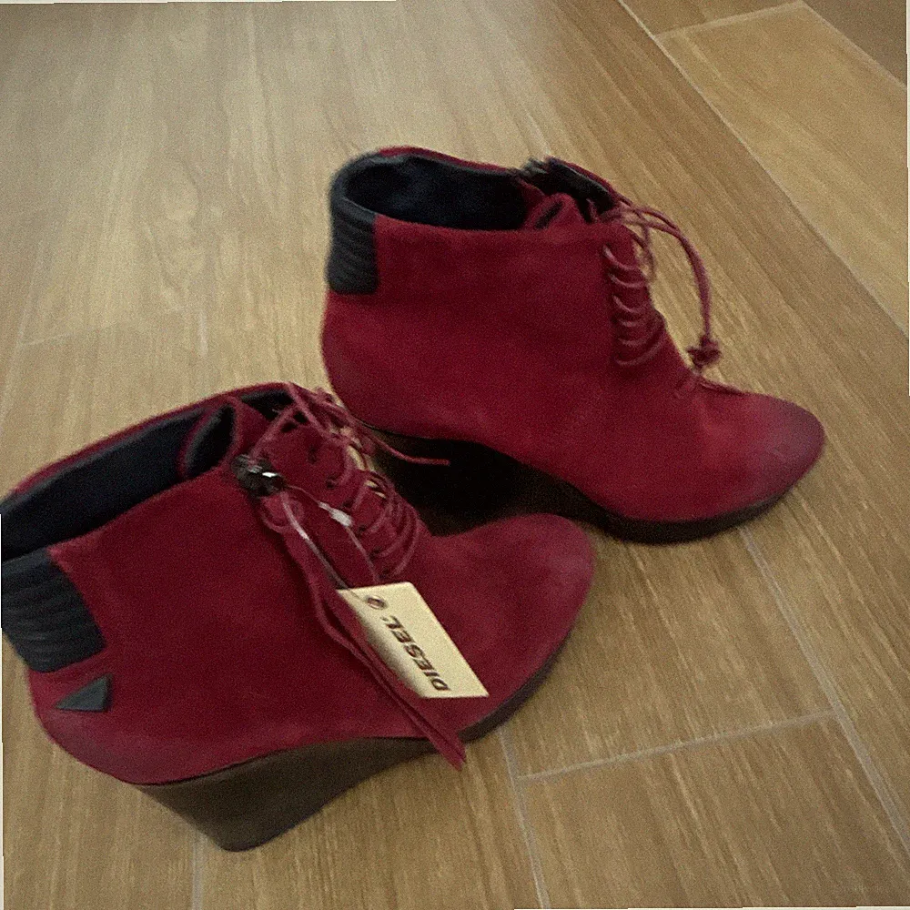 Diesel Damen Stiefeletten Wildleder Rot/Schwarz Keilabsatz Schnürung 38