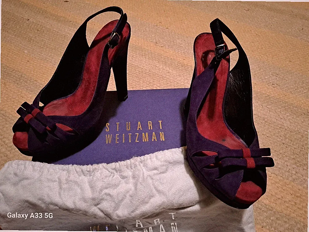 DISCOPLATFORM SANDALE STUART WEIZMAN AUS WILDLEDER FARBE PURPLE