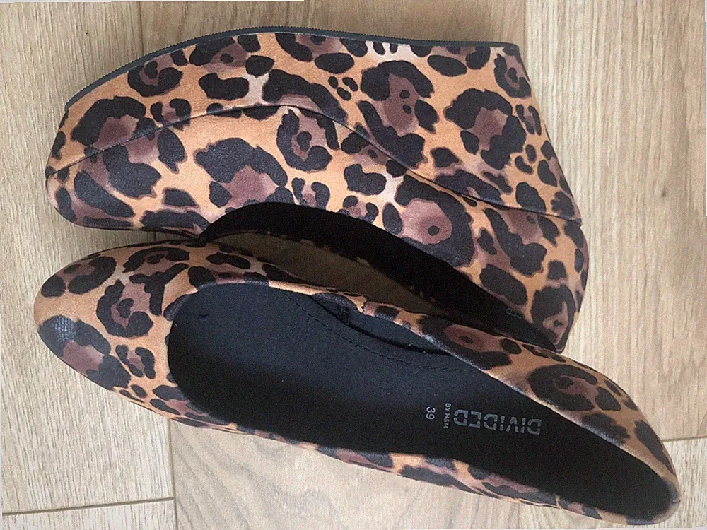 DIVIDED H&M Leoprdenschuhe Keilabsatz 8cm / Gr. 39 fällt klein aus - Gr.38 Neu