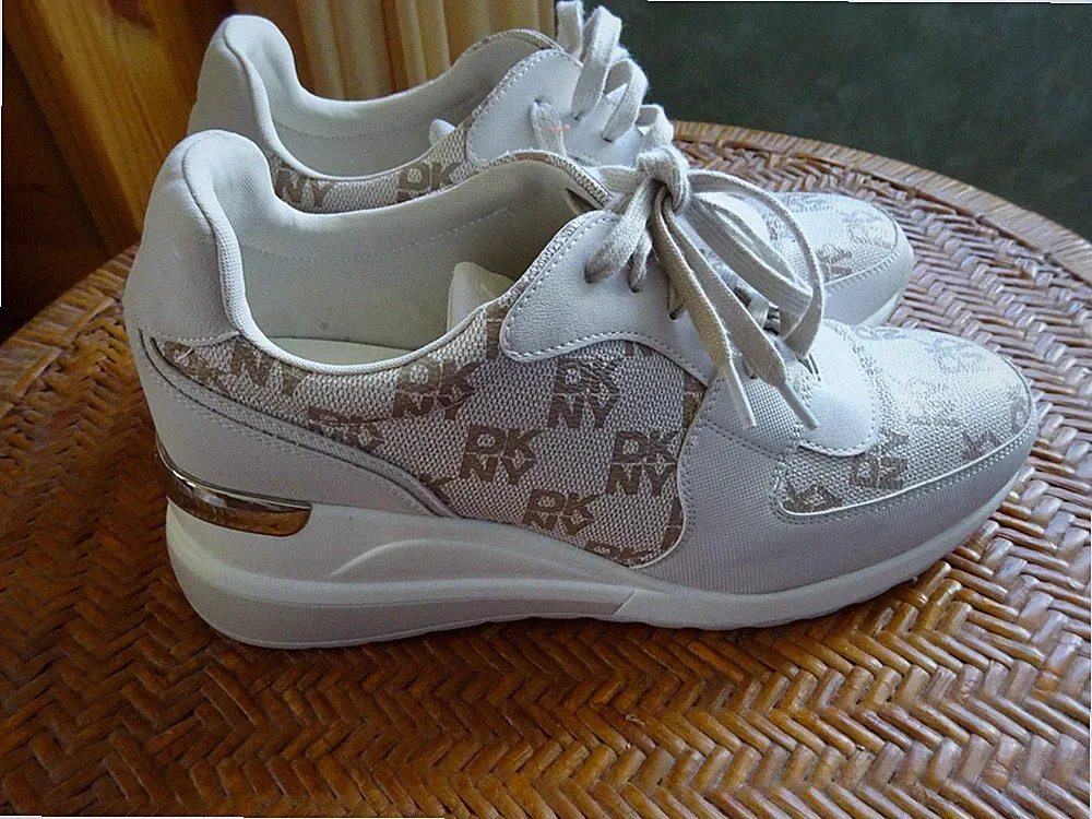 DKNY Naples Sneaker 41,5 8 Damen beige Schuhe Keilabsatz Wedge Schnürung USA